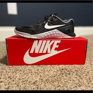 Women’s Nike Metcon 3 Training Shoes. Size 9.